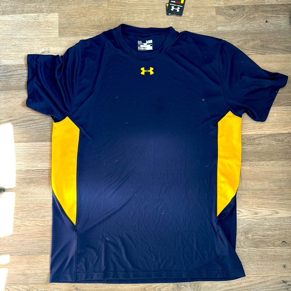 New XL  UA Heat Gear T-Shirt